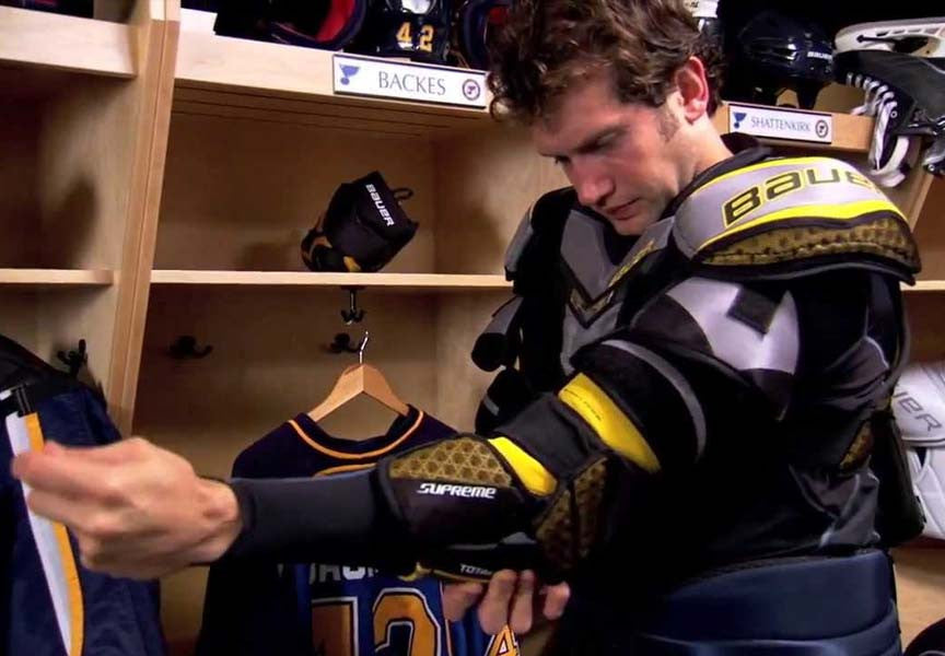 Elbow Pad Fitting Guide for Hockey Players - New To Hockey